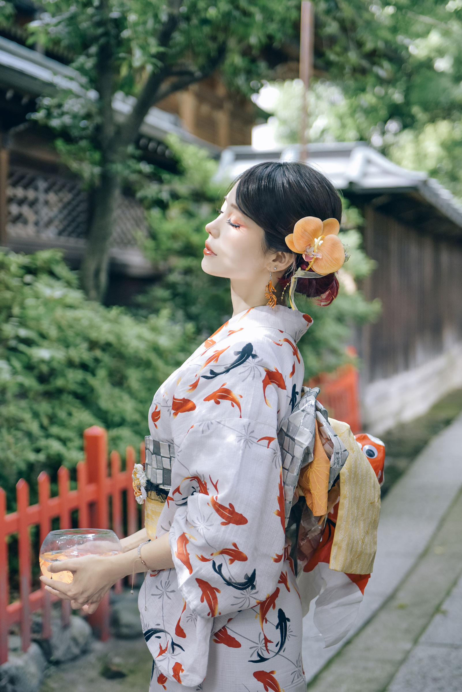 Ely_eee(ElyEE子) - Goldfish Stroll 金魚散步