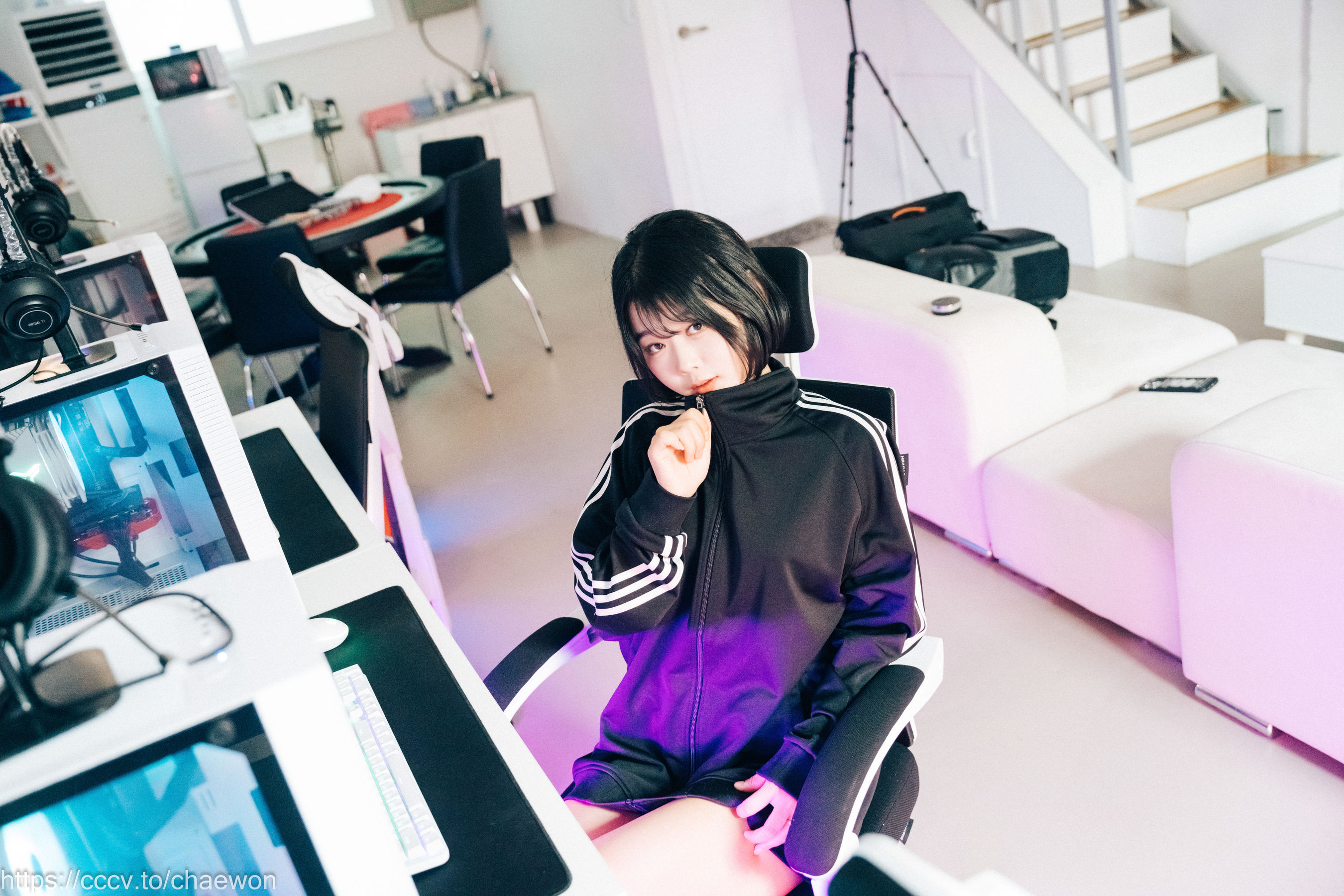 [LOOZY] Zia - PC room with sp