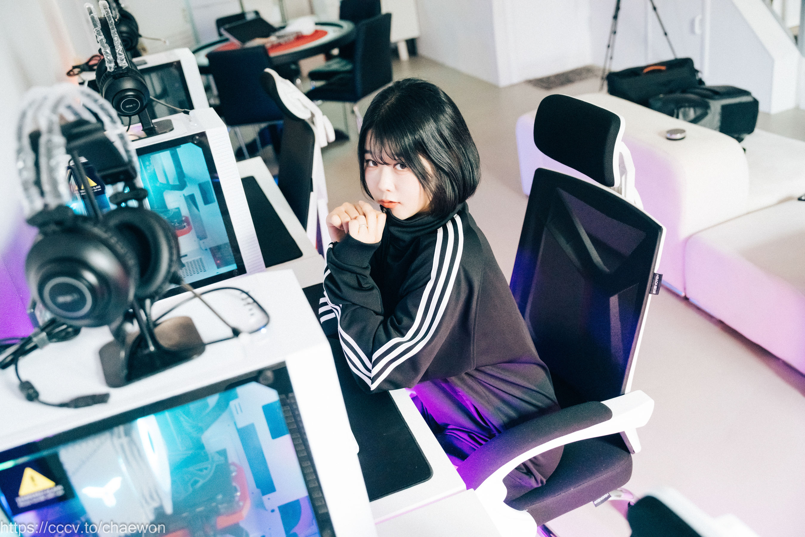 [LOOZY] Zia - PC room with sp
