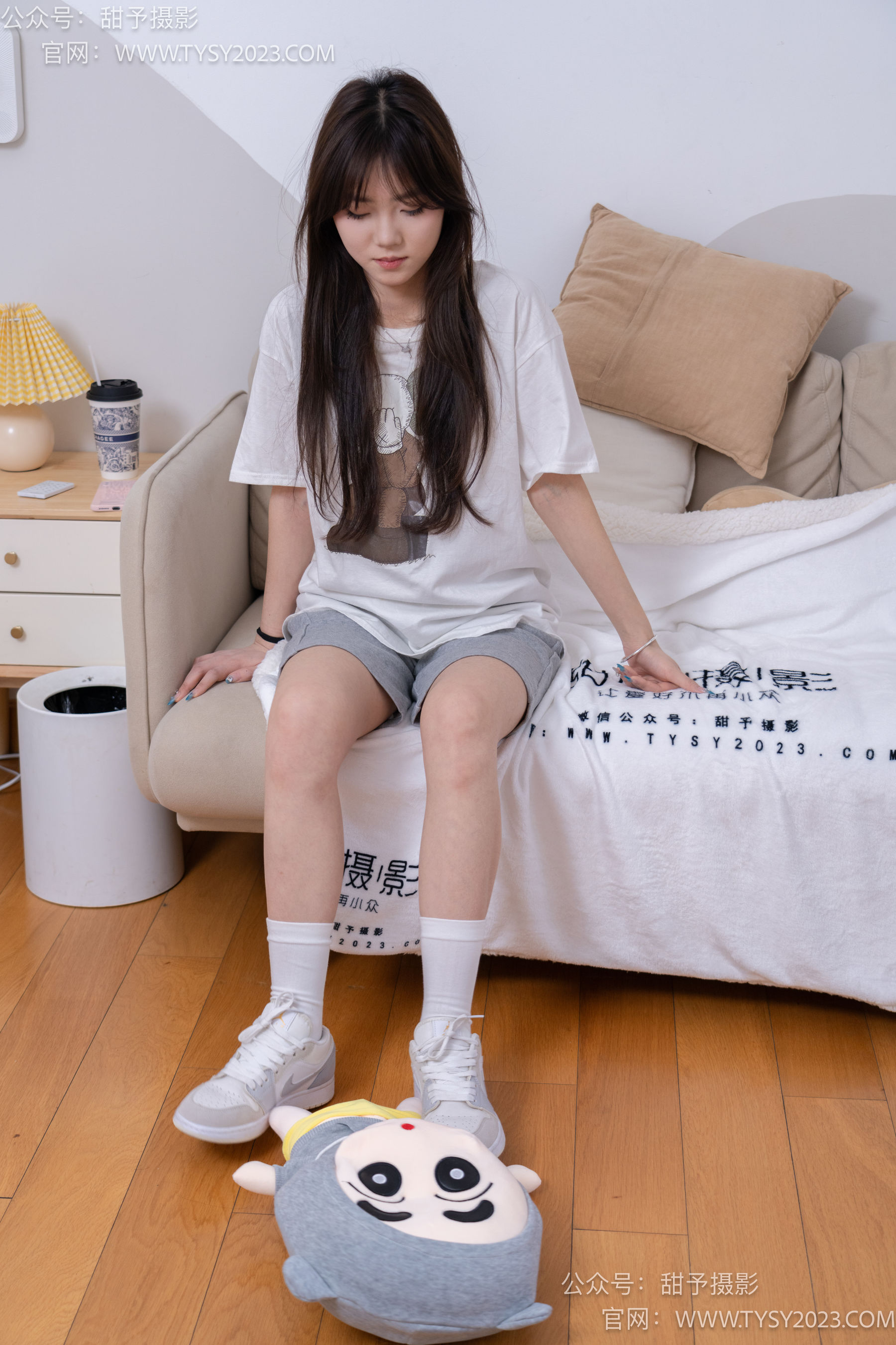 甜予摄影 No.062 璇璇 -板鞋、白棉袜、踩蜡笔小新玩偶剧情