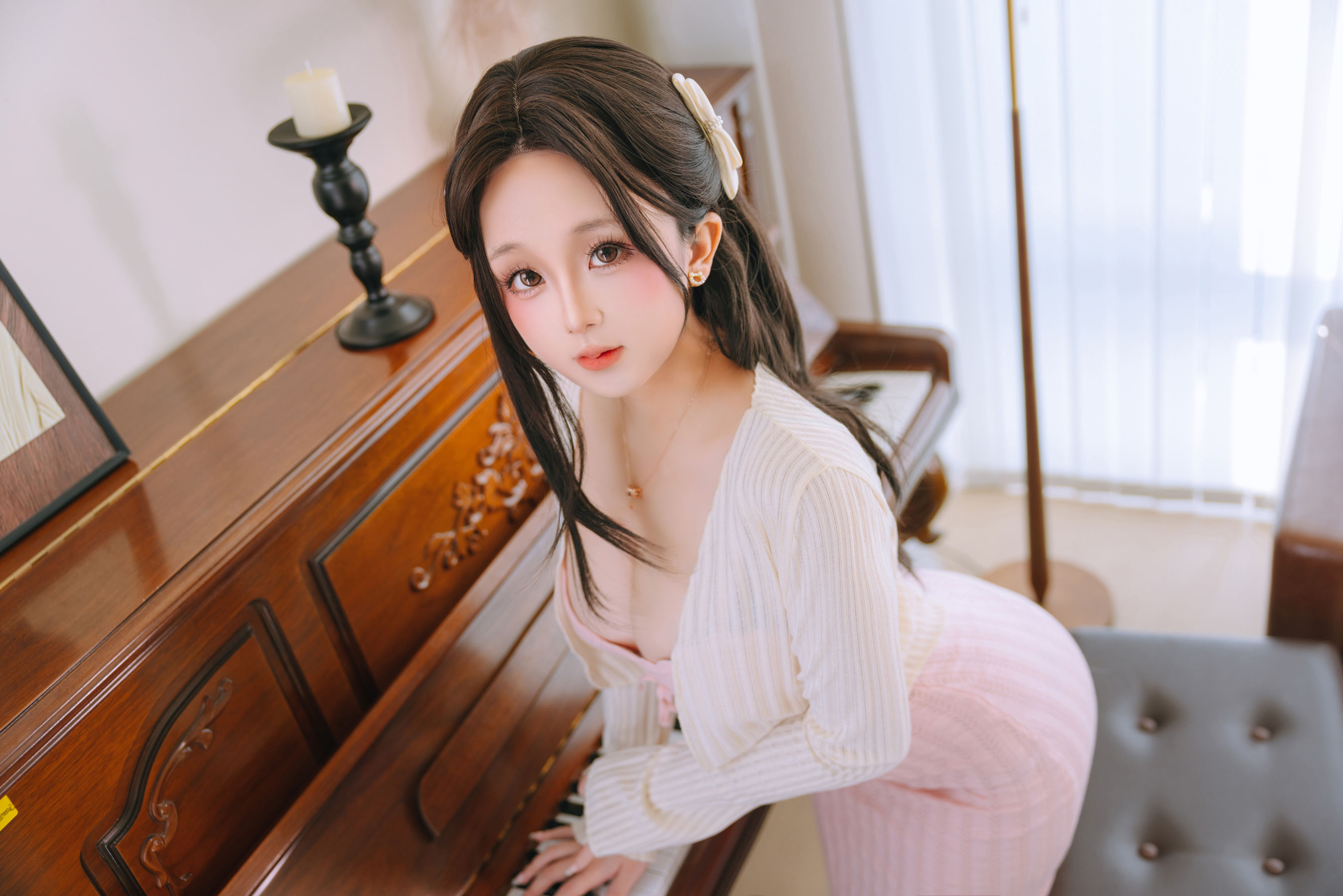 Cosplay 日奈娇 - 钢琴老师