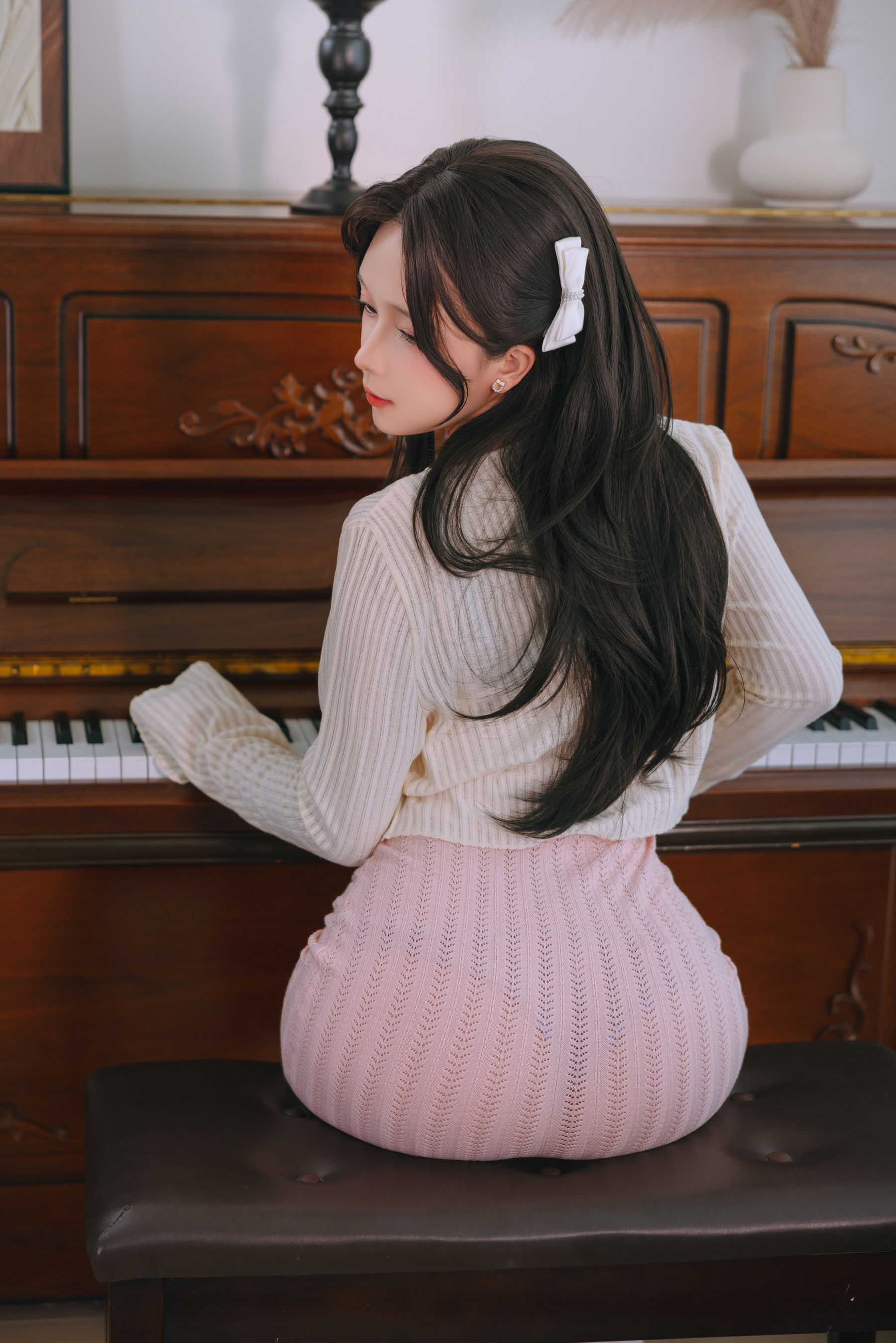 Cosplay 日奈娇 - 钢琴老师
