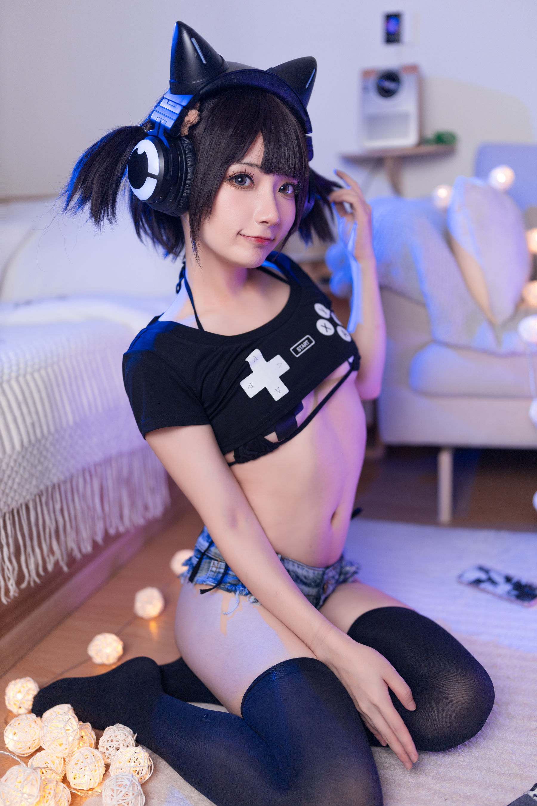 是三不是世w - 偷玩游戏机的少女