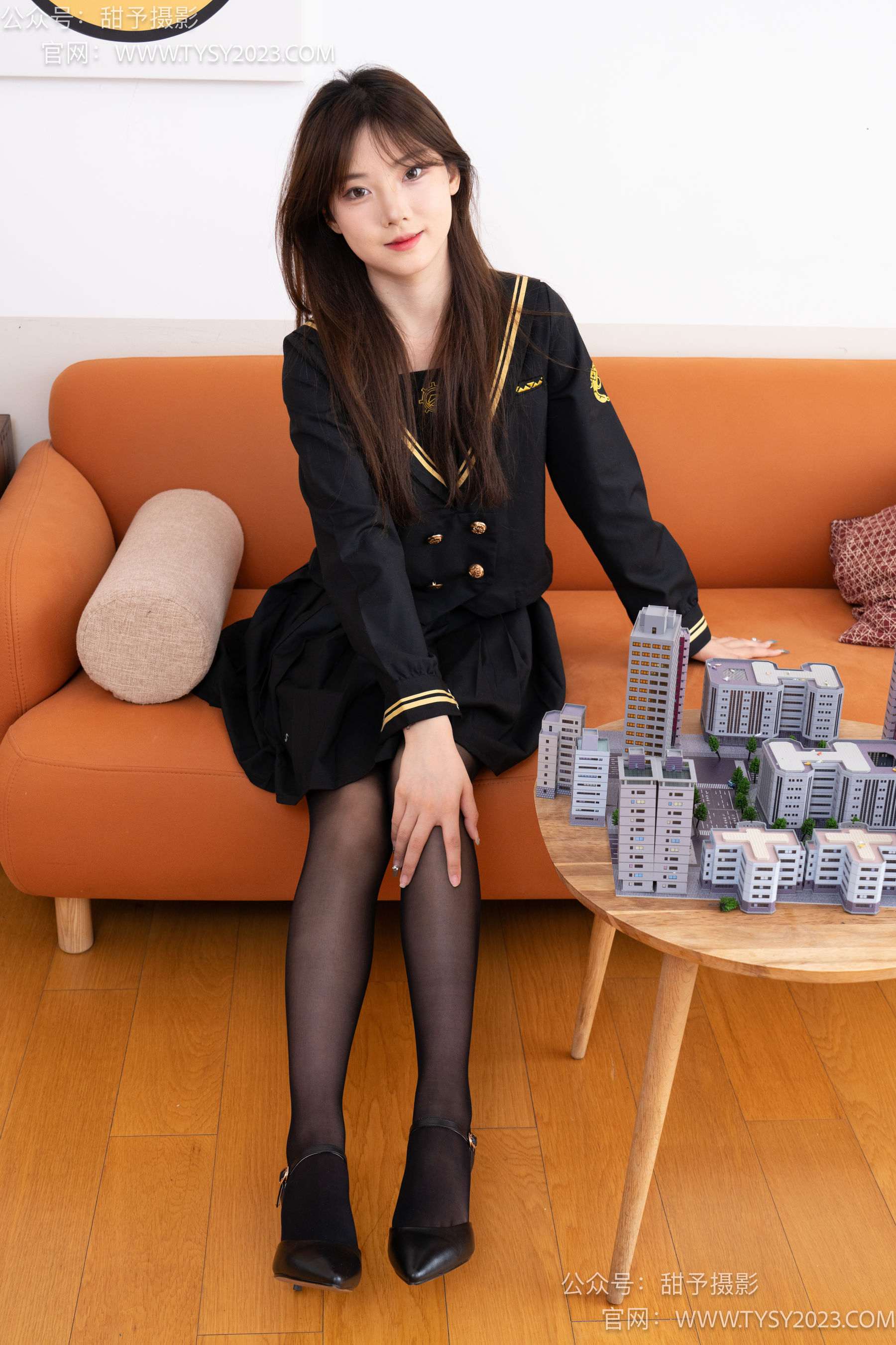 甜予摄影 No.077 璇璇 -JK制服、凉爽高跟鞋、嘿丝（脚尖透明款）、小人国剧情