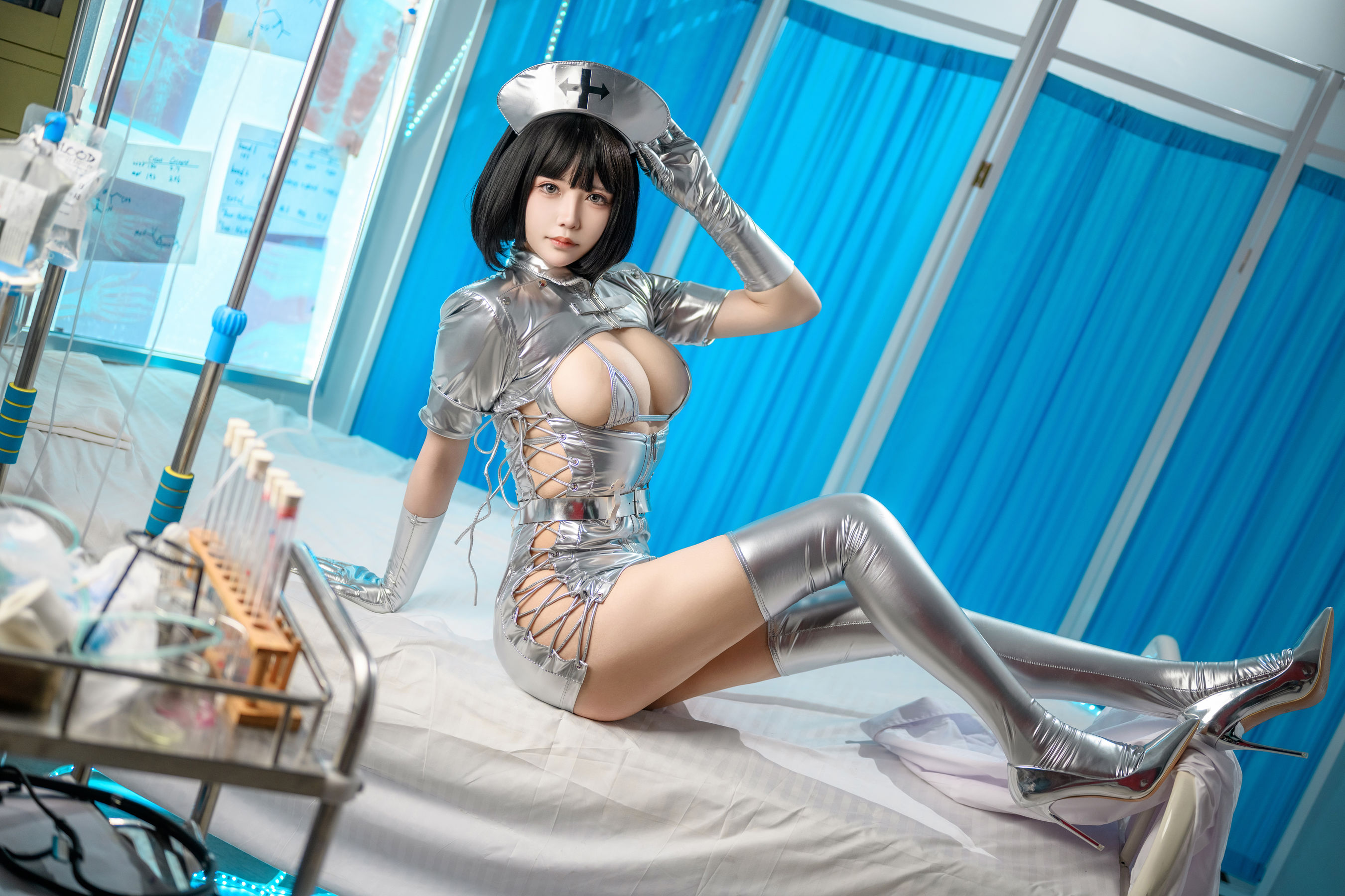 二次元妹子抱走莫子aa - 银护士