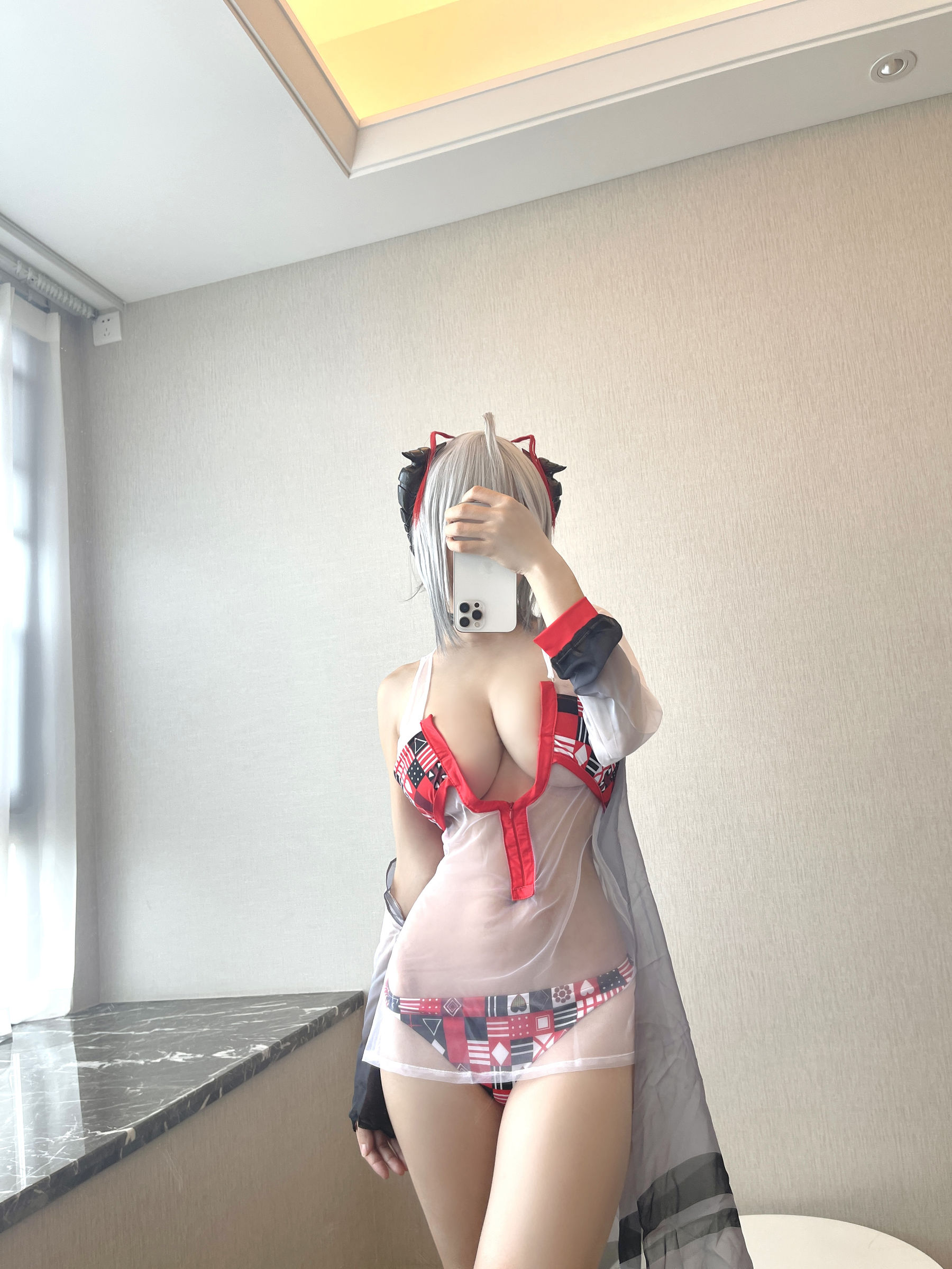 动漫博主小仓千代w - 明日方舟 W泳装