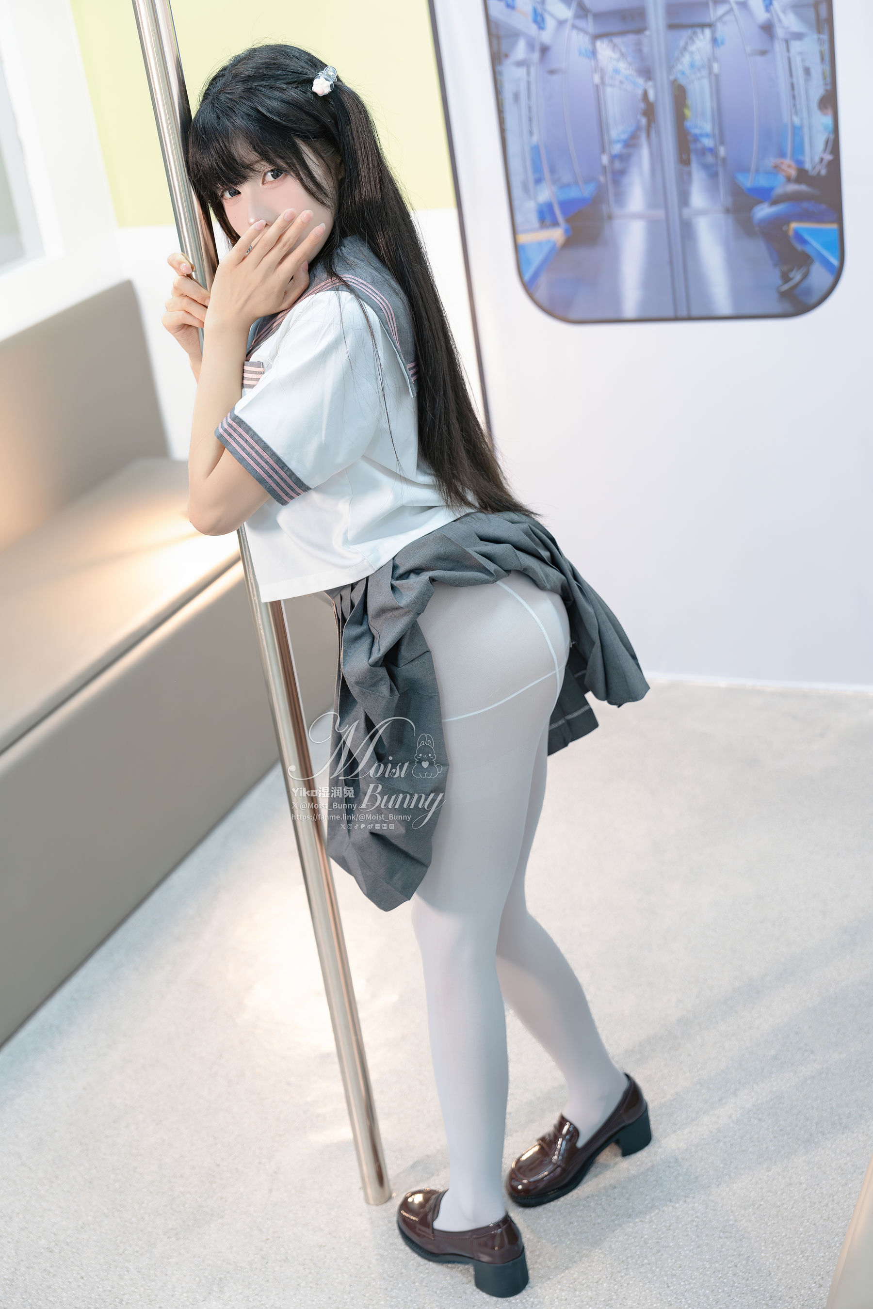 咬一口兔娘 - 地铁萌妹