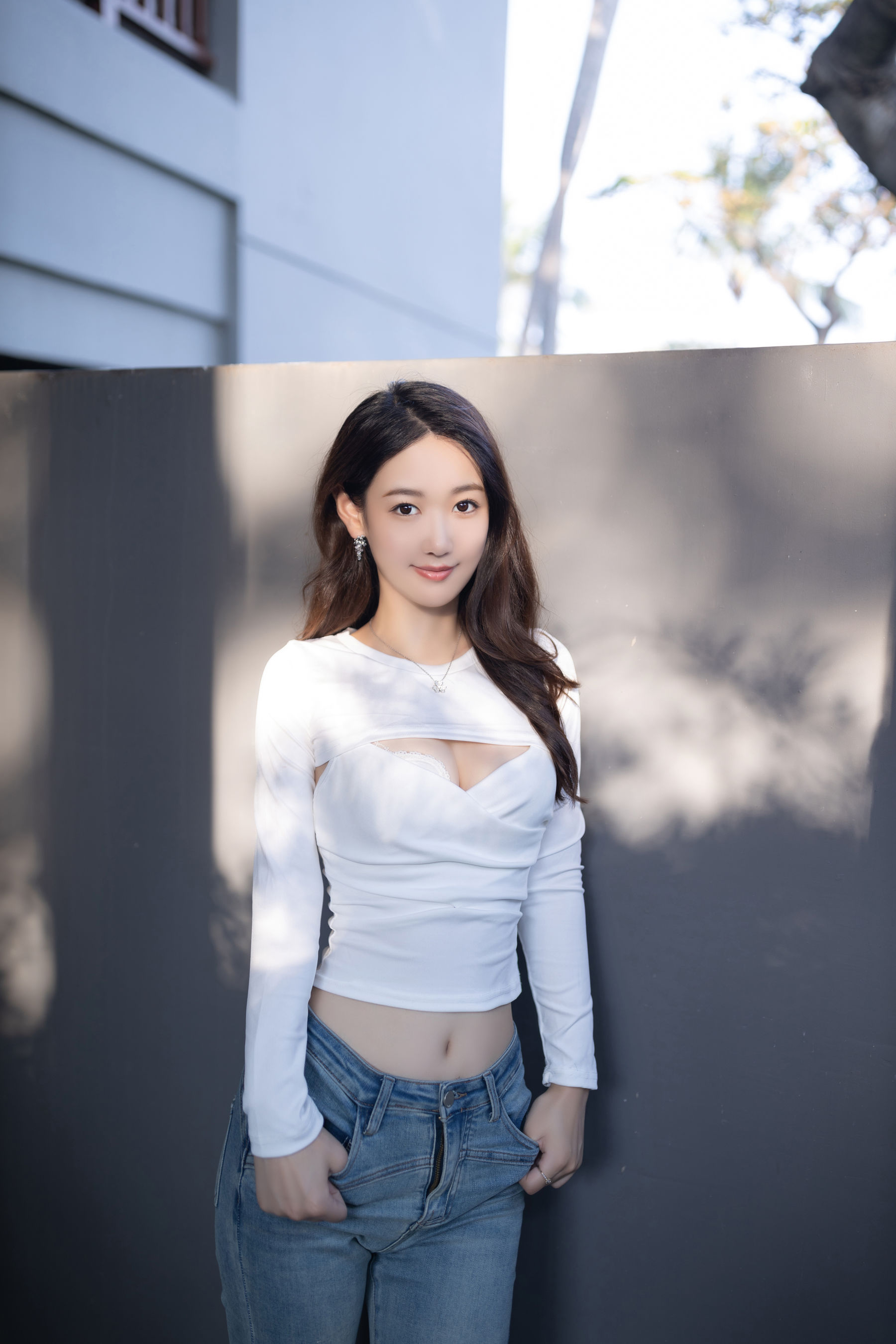 唐安琪 户外牛仔裤写真