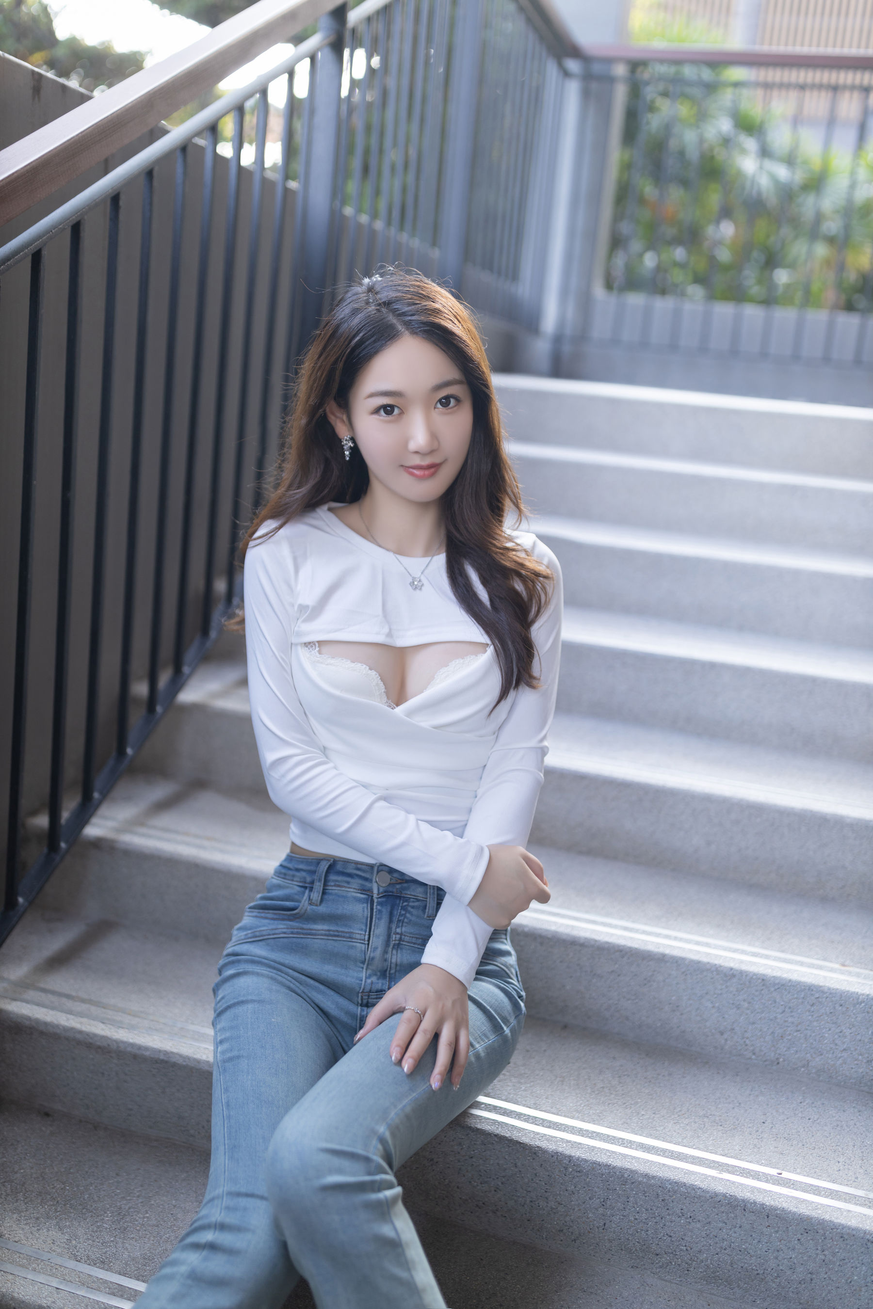 唐安琪 户外牛仔裤写真