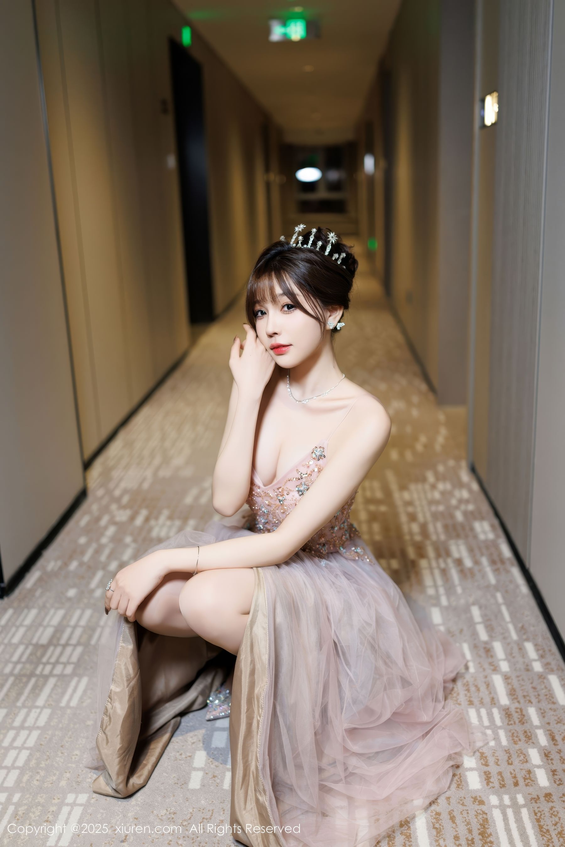[秀人XiuRen] 2025.01.02 No.9699 徐莉芝Booty