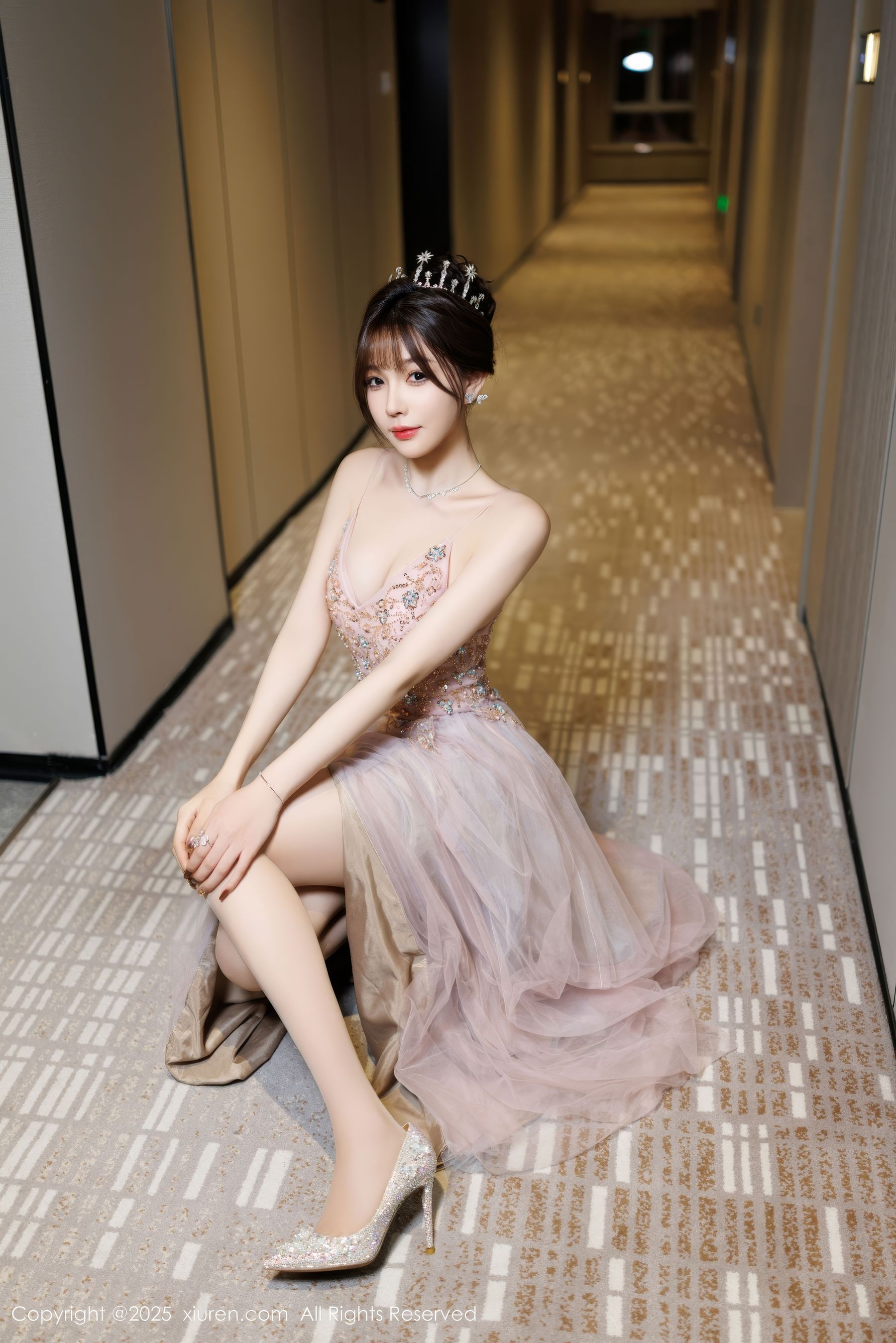 [秀人XiuRen] 2025.01.02 No.9699 徐莉芝Booty